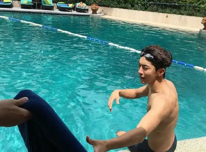 南柱赫真的不是在拍韩剧吗