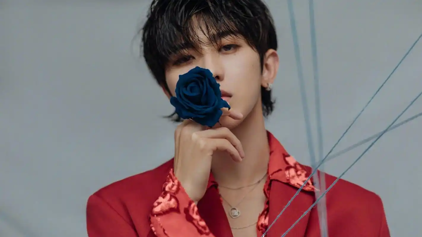 回车桌面>电脑壁纸>明星>大陆明星>蔡徐坤冷峻邪魅红色西装帅气写真>