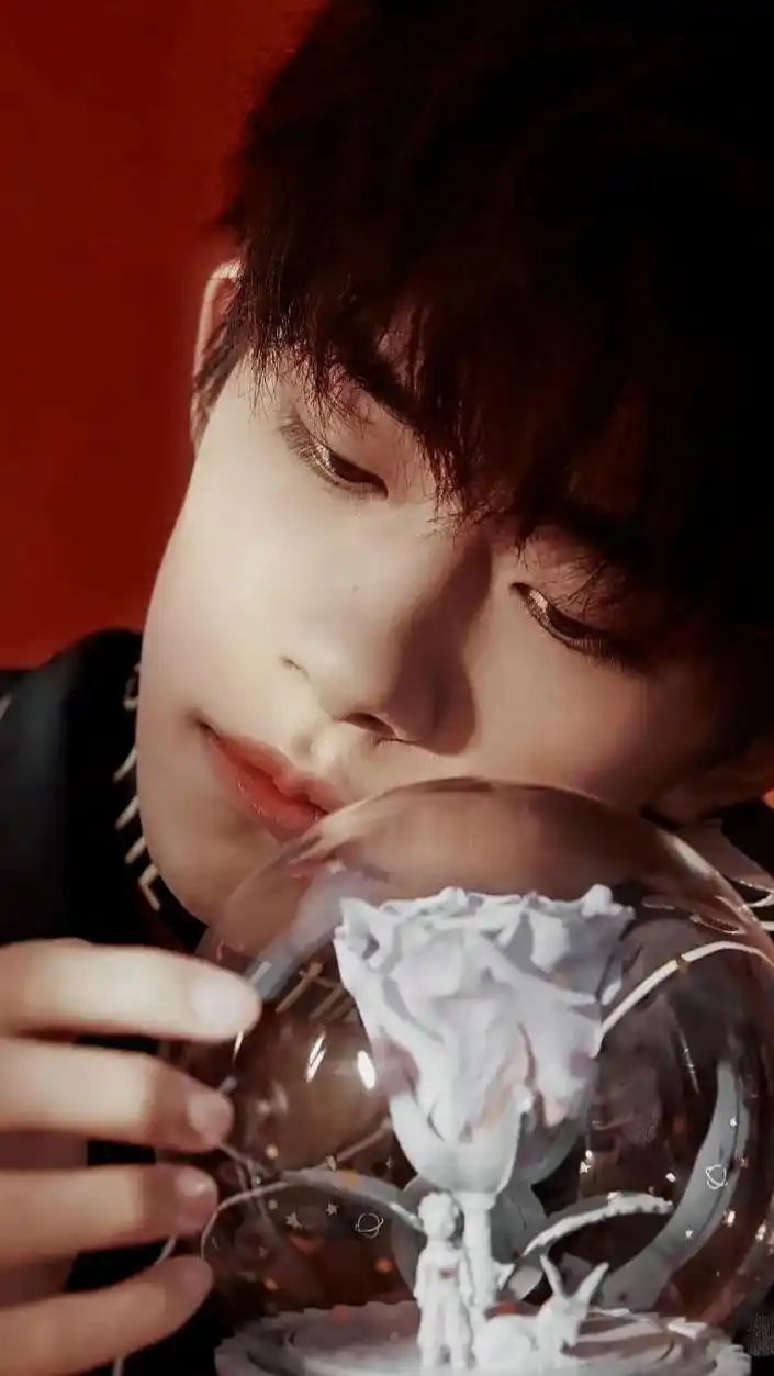 易烊千玺壁纸|少年眼里有一道光,那道光惊艳了我的整个少女时代