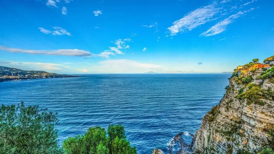 蔚蓝壮阔海洋风景桌面壁纸