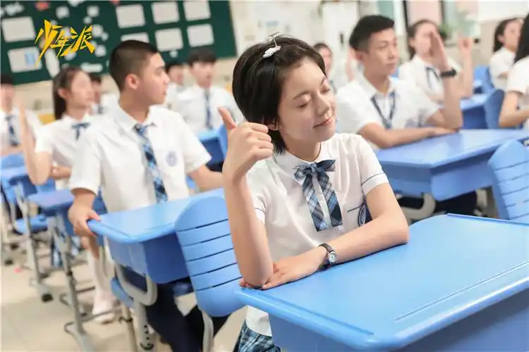 少年派赵今麦还原校园生活又皮又熊