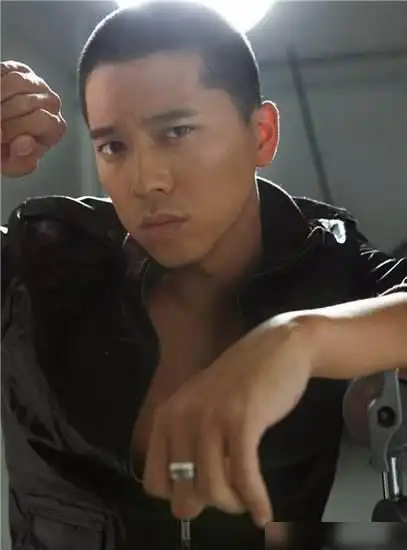 谷智鑫婚礼前夕意外坠马脊椎受损女友不离不弃今成人生赢家