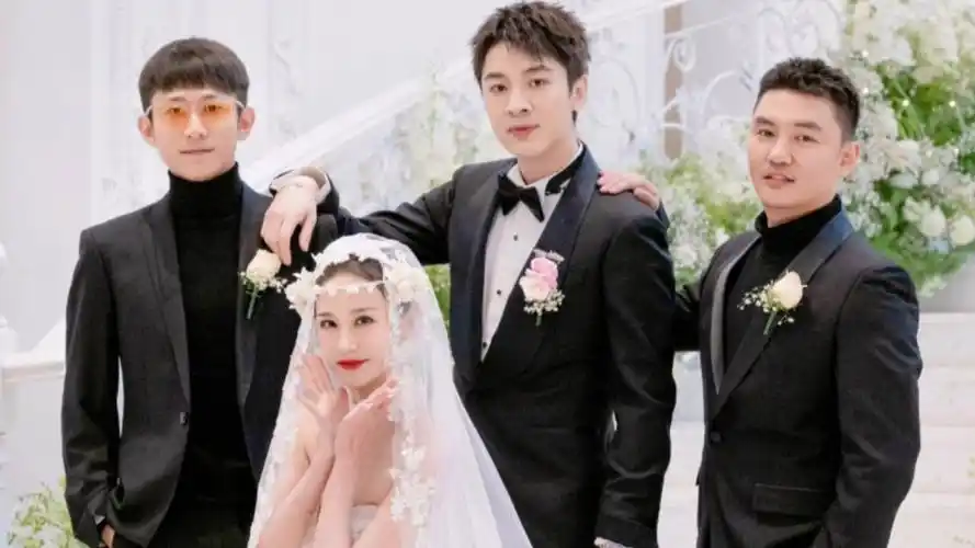 杨紫大学同学魏健隆结婚,张一山出席担任伴郎,惨遭网友催婚催嫁