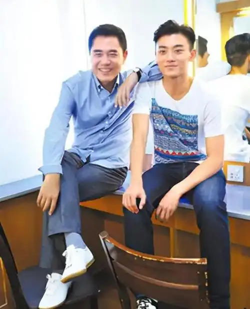 陈宝国娶同学赵奎娥40年婚姻宠妻如宝现如今儿子让他很烦恼