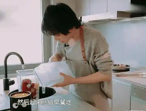 原创华晨宇做早餐厨房的装饰却暴露感情状态我早就应该猜到的