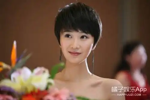 虽然跟叶烁谈过一段,但因为年龄差太多,云朵最后还是跟林晓黎在一起了