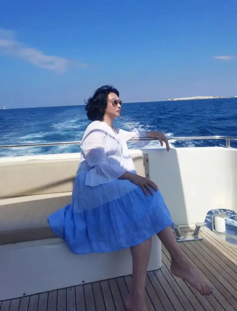 金星不管有多大争议,对待舞蹈她是真的很热爱,从她的脚就能看出来脚