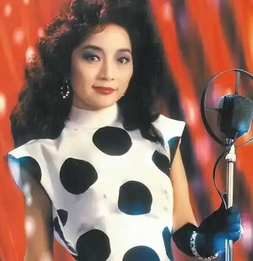 提及徐小凤,你可能会想到那如丝绸般滑顺的女中音,或者是她那无人能敌