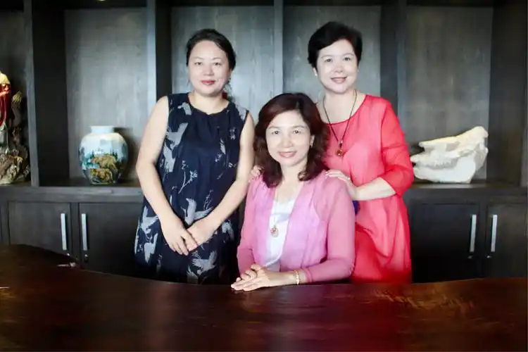 三姐妹合影一张,颜色搭的不错哦