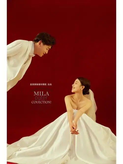 扬州复古高级红色背景婚纱照统一全家审美