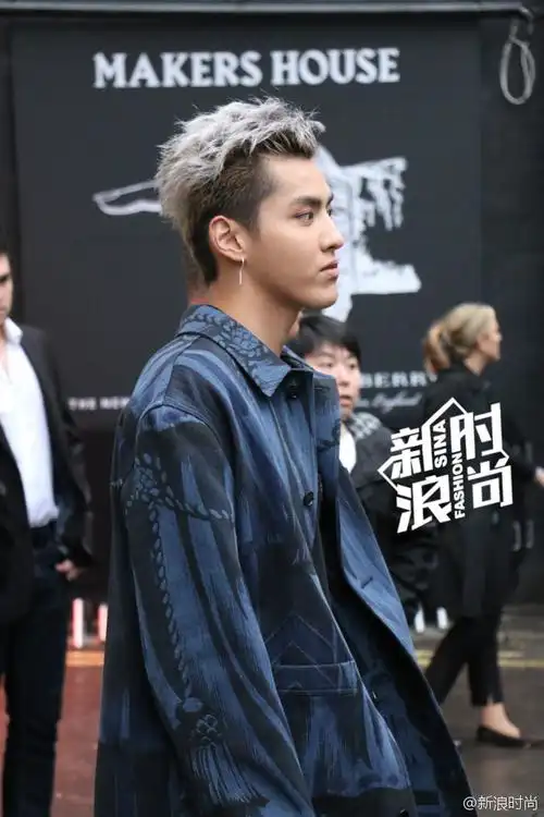 吴亦凡造型舒适银发帅气