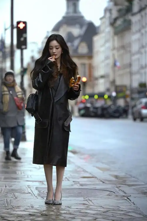 巴黎时装周##杨幂皮衣大佬##杨幂看秀造型