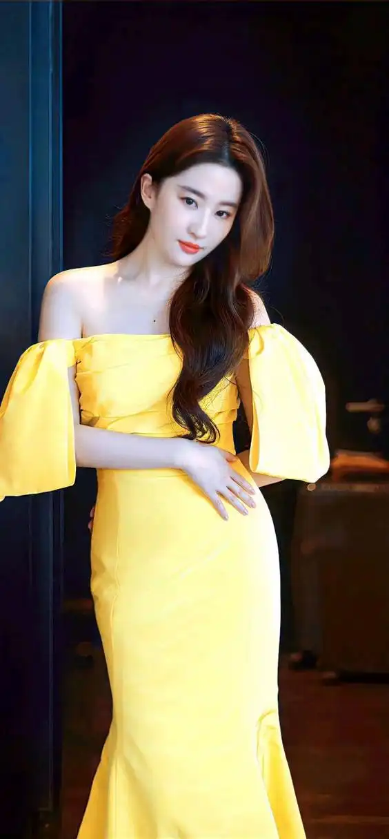 刘亦菲黄色礼服造型#一眼沦陷# #惊艳瞬间# #娱乐大赏