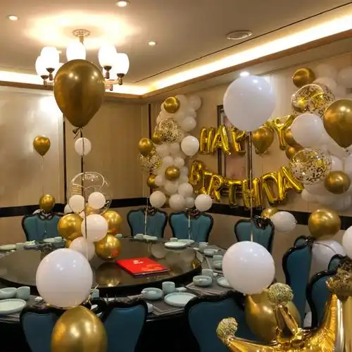 特价白金色系生日宴成人礼派对上门布置包厢酒店简单气球装扮