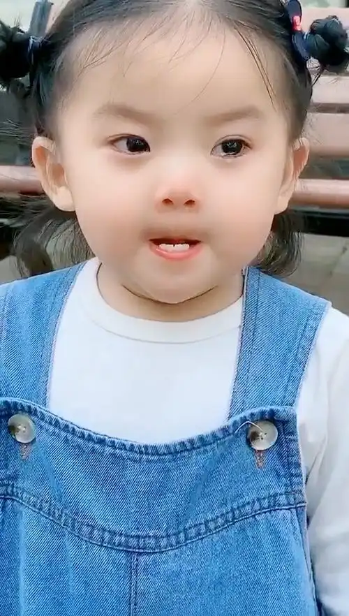 萌娃强忍眼泪实力演绎咬牙切齿 网友:终究还是一个人扛下了所有