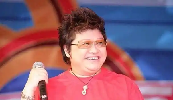 韩红年轻颜值不输"大学校花",看了她18岁的照片,我被惊艳了!