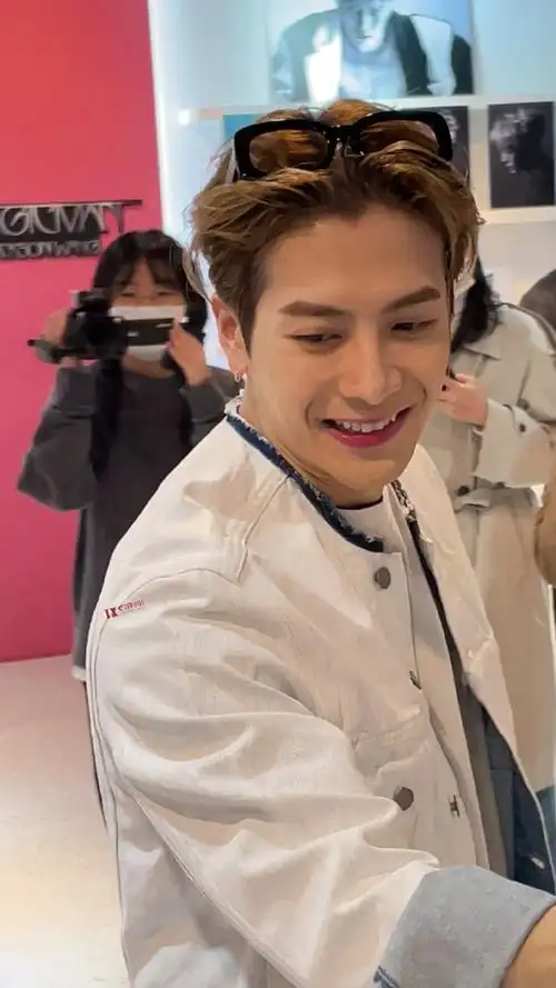 王嘉尔线下签售会生图##王嘉尔世界巡演曼谷站连开三场##王嘉尔式界