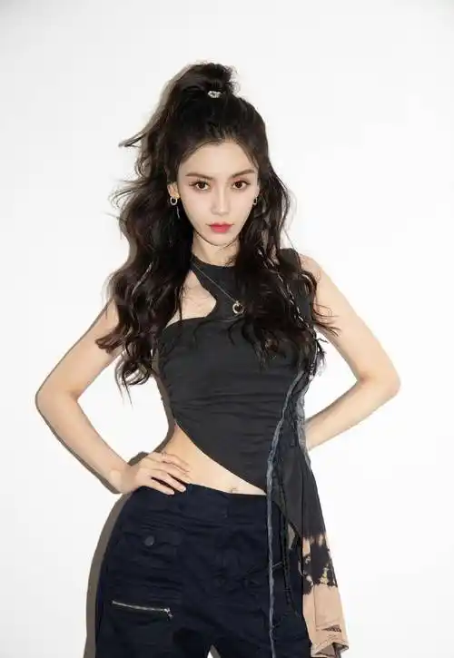 angelababy直播状态好的出奇,各种撒娇动作信手拈来_剪裁_造型_小丸子