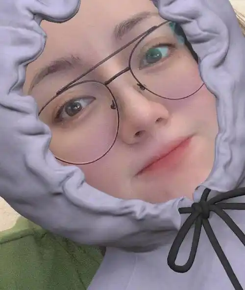 原创时隔近4个月迪丽热巴终于营业晒出自拍闭眼嘟嘴卖萌超可爱