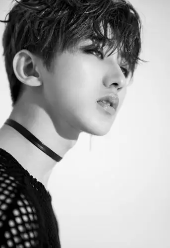 蔡徐坤黑白写真帅气时尚图片