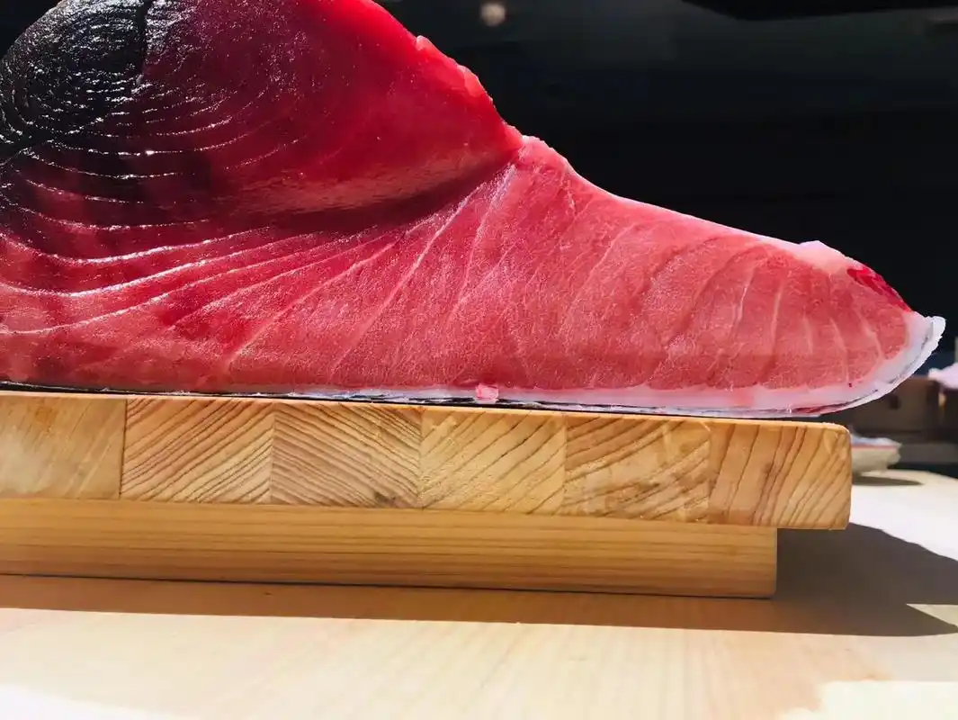 入何#蓝鳍金枪鱼 #刺身料理 #唯美食不能辜负 #抖音美食推 - 抖音