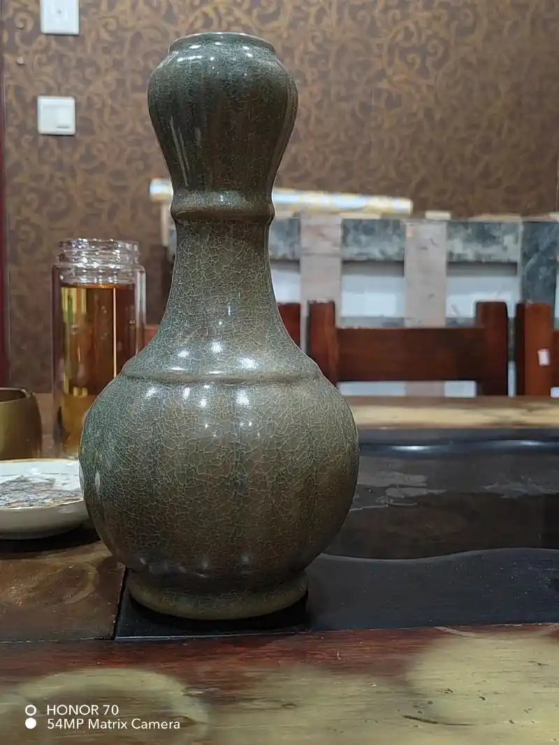 宋代张公巷汝窑蒜头瓶,难得的到代汝窑, - 抖音