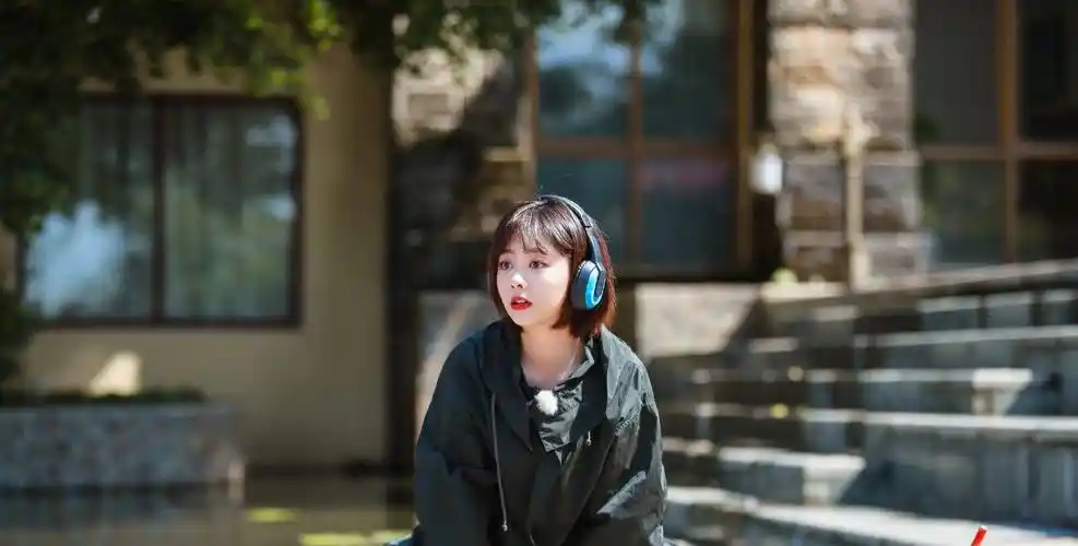 里谭松韵的表现很圈粉,有人说她和宋威龙很甜,她和蔡徐坤的身高差很绝