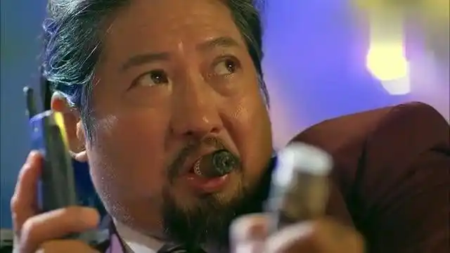 杀破狼: 洪金宝不愧是大哥大, 这抽烟的姿势太有范