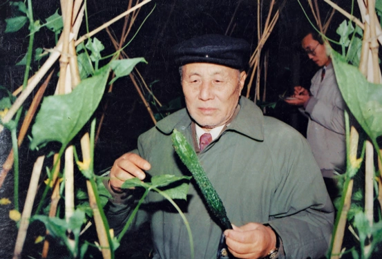 尹程起跟随穆青学摄影