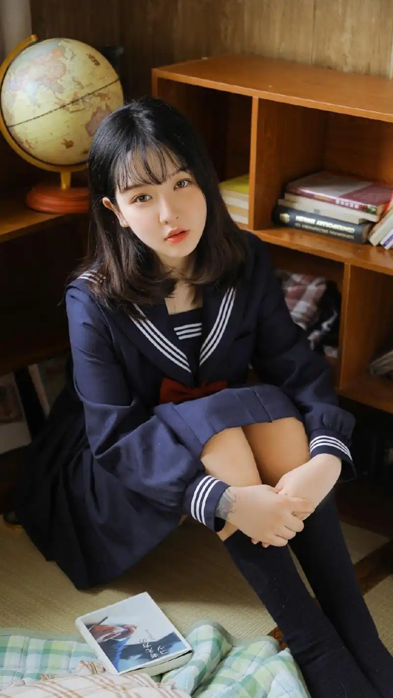 清纯治愈系校服美女手机壁纸