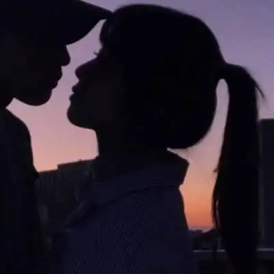 情侣双人两张甜蜜接吻头像