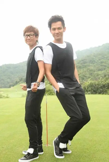 在娱乐圈中,能与林志颖的"不老神颜"媲美的,估计就只有钟汉良了.