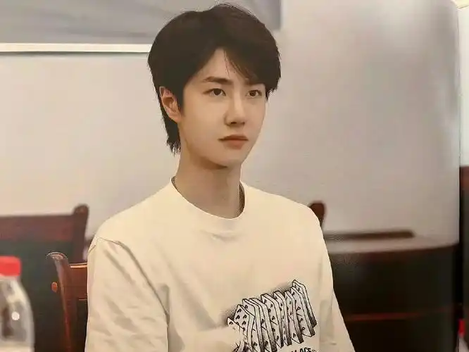 王一博冰雨火剧本围读旧照