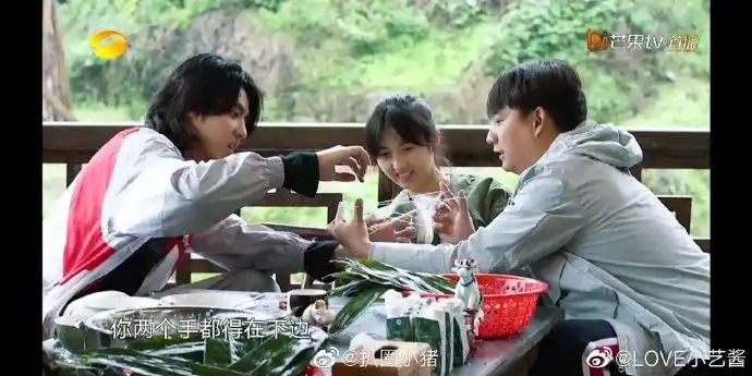 吴亦凡和张子枫的互动#太可爱了!