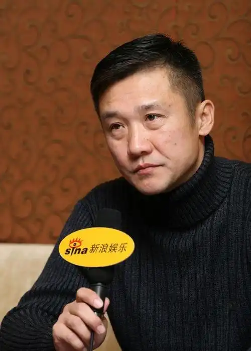 回顾演员黄志忠:离婚那天出门后,忍不住流泪感觉对不起儿子