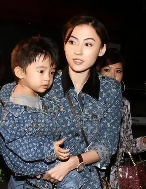 谢贤不再隐瞒,公开与张柏芝第三胎关系,怎料谢霆锋急忙否认