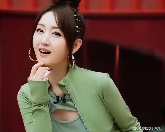 52岁杨钰莹现状曝光:前男友入狱,在深圳豪宅种辣椒,独居不寂寞