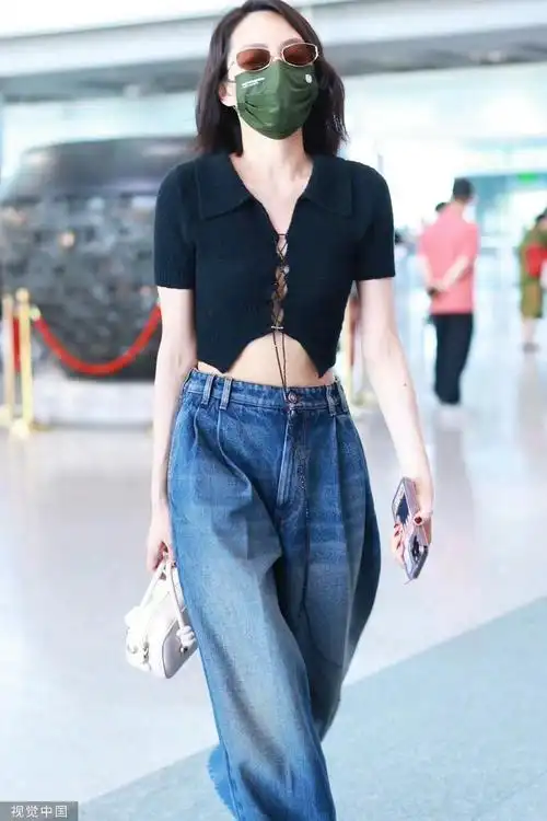 刘惜君今日份机场照曝光黑色绑带露腰上衣小性感拿捏了