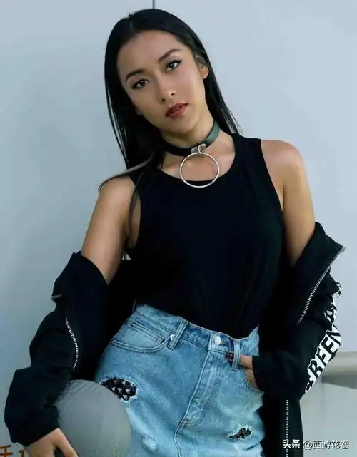 吉克隽逸——中国内地彝族流行乐女歌手