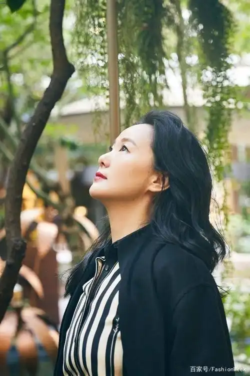 咏梅是一名实力派70后女演员,她早年参演电视剧《牧云的男人》从而