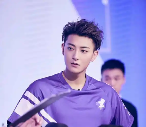 黄子韬回应和徐艺洋吃饭被拍,被拍照片竟然是通过调监控得到的!