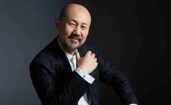 腾格尔归来引热潮:《歌手》舞台再燃草原之声,共谱音乐新篇章!