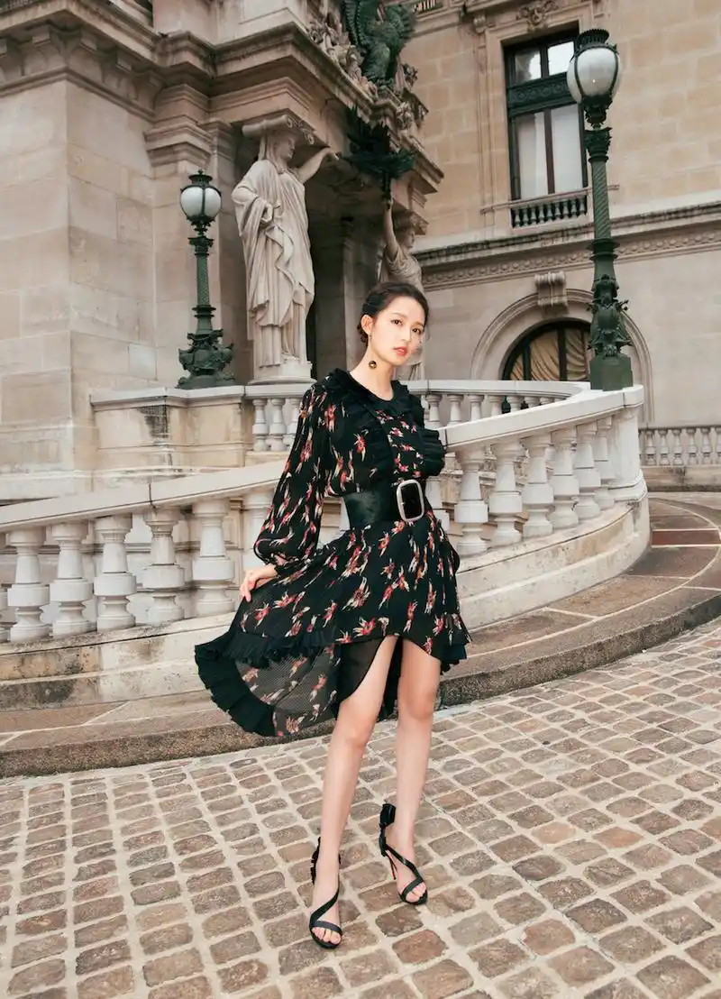 绑带高跟女人味十足一字带性感简约那些李沁脚跟下的定海神针