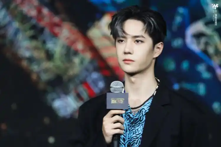 uniq-王一博 cr:logo