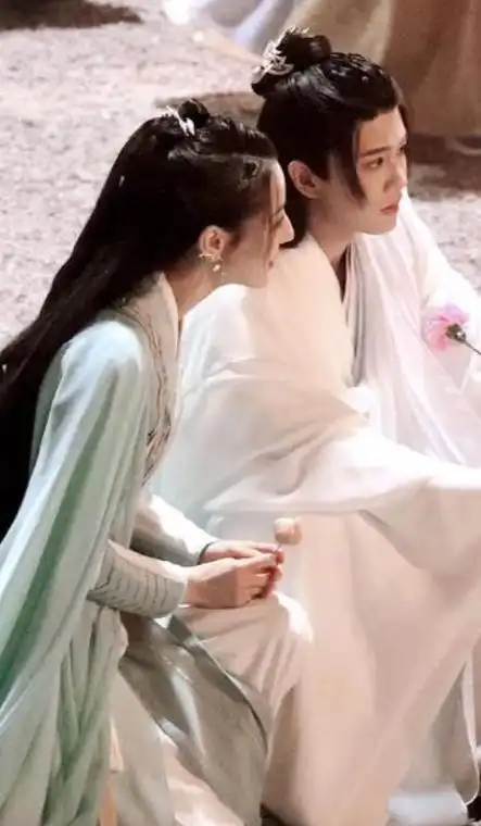 任嘉伦妻子聂欢:丈夫成名背后有辛酸,如今做全职太太也很幸福