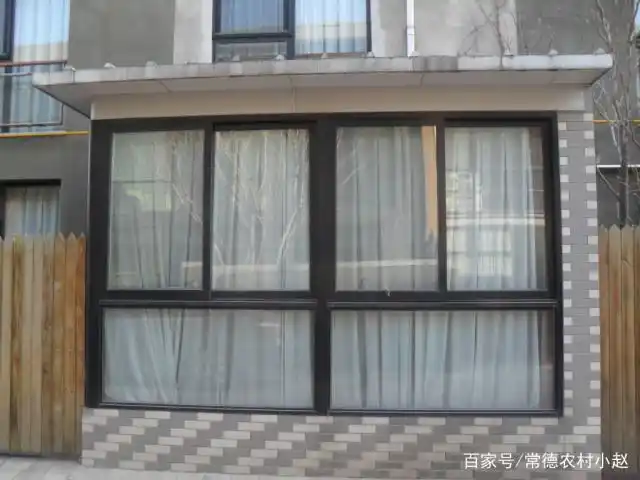 城市里建房大面积使用玻璃窗户,在农村里实用吗?