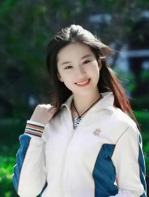 惊艳时光的美人刘亦菲17岁跑步的旧照曝光连发丝都是美的