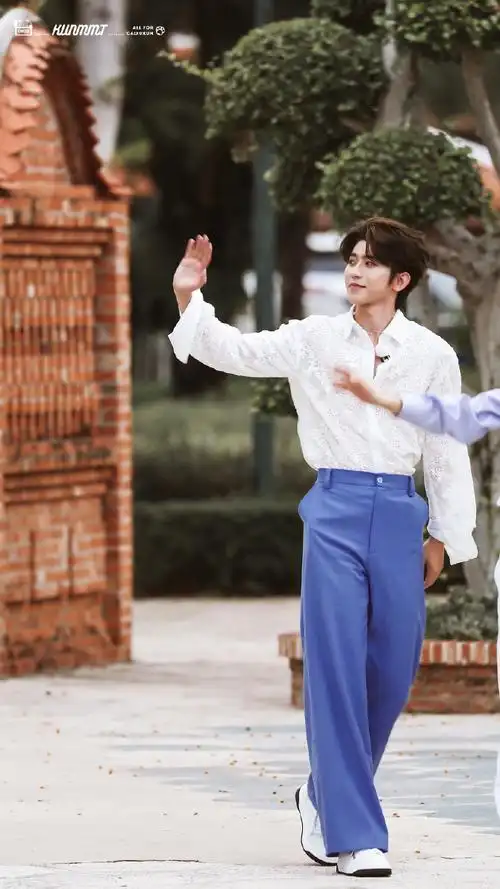 蔡徐坤曼谷录制跑男人气好高##奔跑吧泰国路透##奔跑吧蔡徐坤