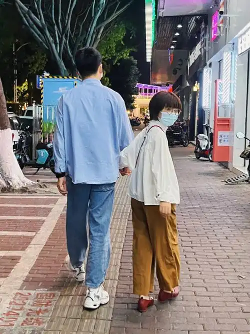 可真有意思哈哈哈哈#日常碎片plog  #笔记灵感  #情侣  #最萌身高差