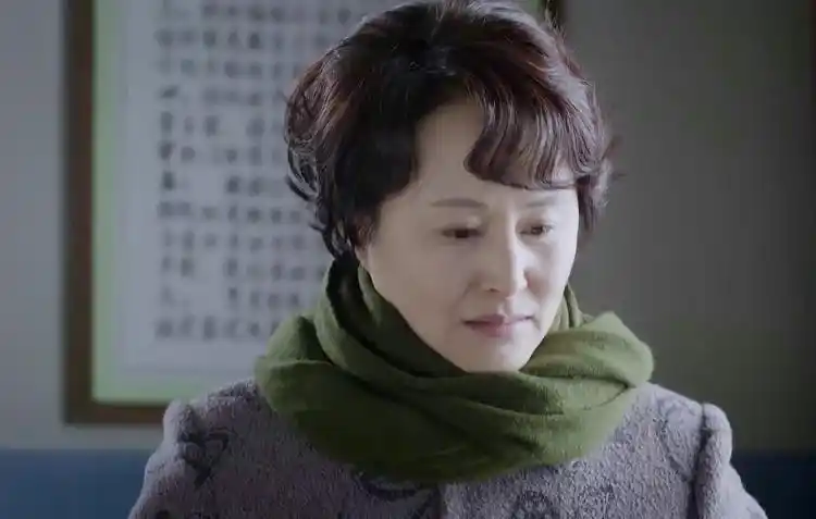 周丽萍找杨科长帮忙,杨科长说这事得找厂长,找宋子堂